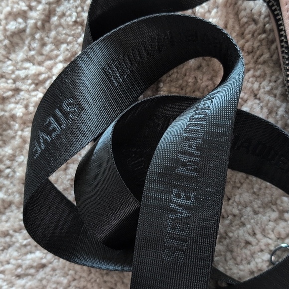 NEW Steve Madden BGlamm Blush Logo Crossbody Bag with Tassel - Picture 5 of 13